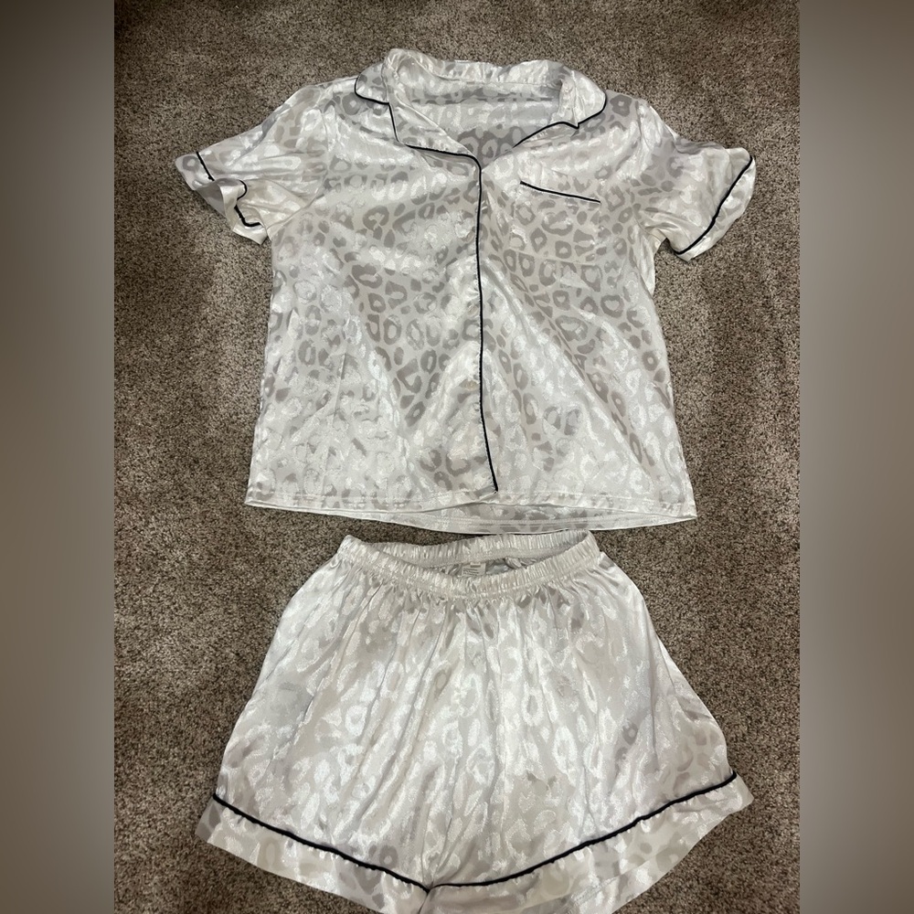 Women's Satin Pajama Set - White Leopard Print
